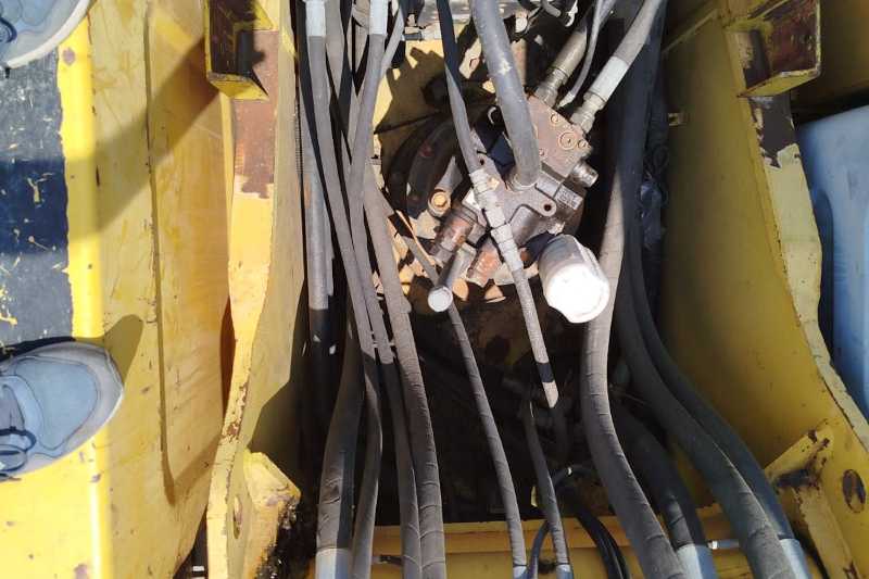 OmecoHub - Immagine NEW HOLLAND E215B